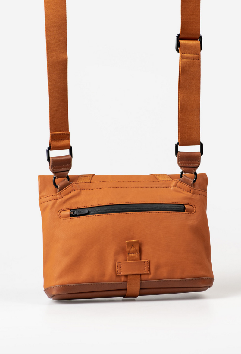 Aunts & Uncles Yao Überschlagtasche