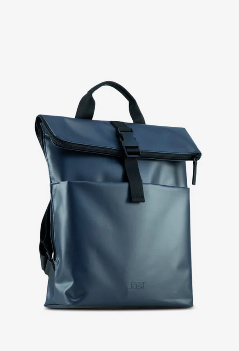 Jost Tolja mit Überschlag Rucksack