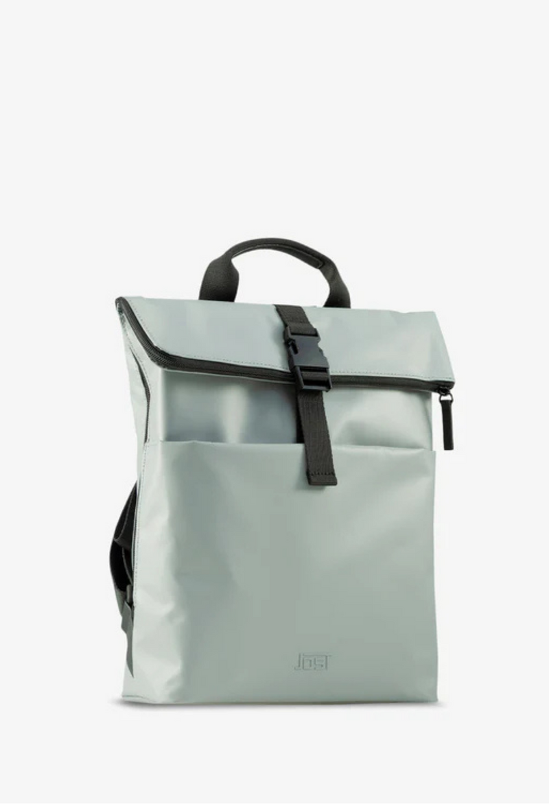 Jost Tolja mit Überschlag Rucksack