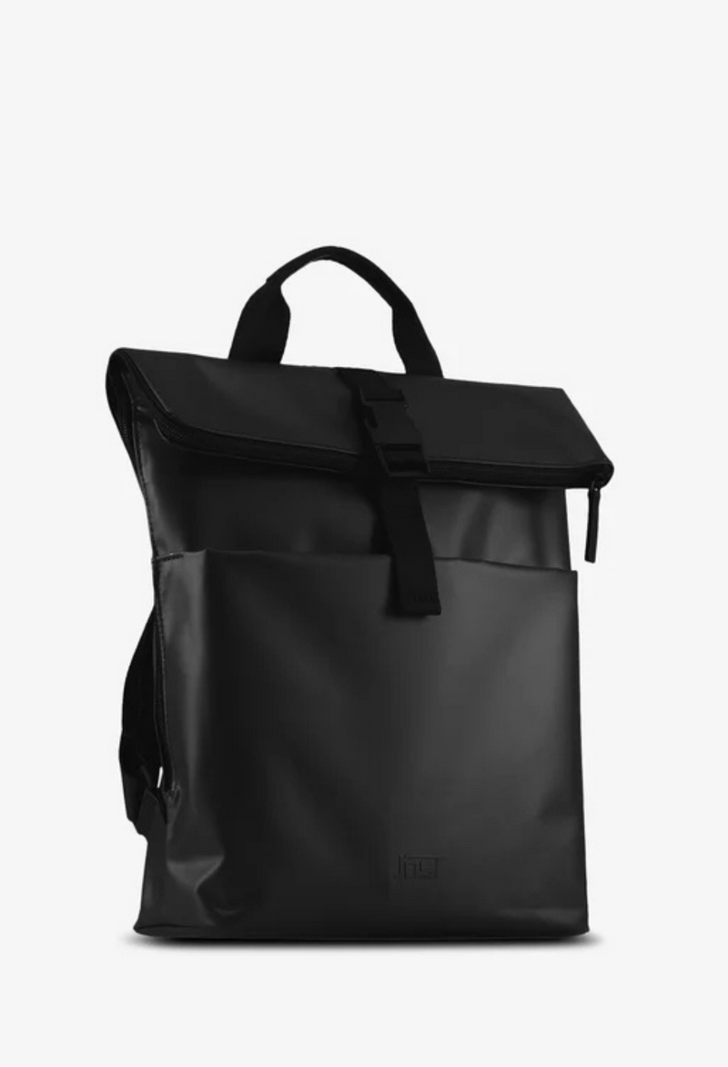 Jost Tolja mit Überschlag Rucksack