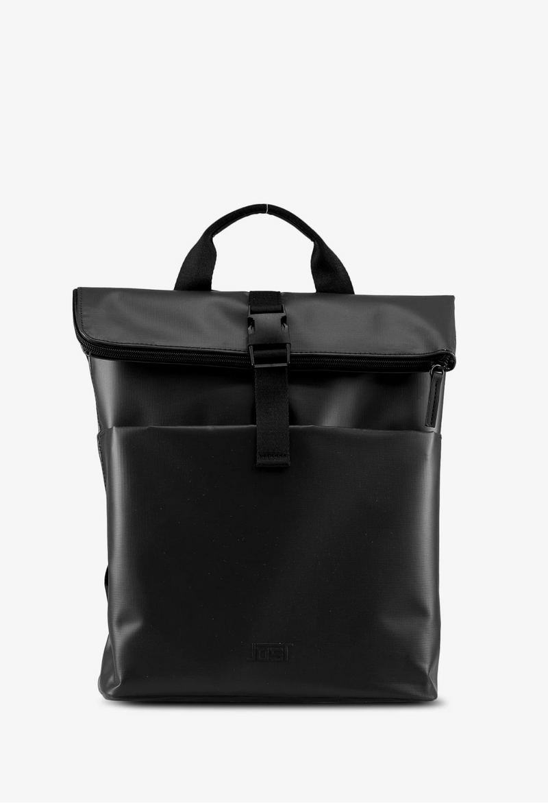 Jost Tolja mit Überschlag Rucksack