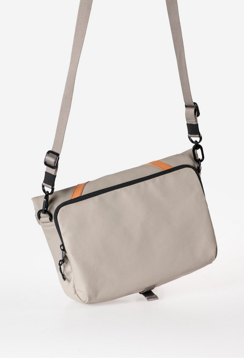 Aunts & Uncles Takahashi RE Überschlagtasche