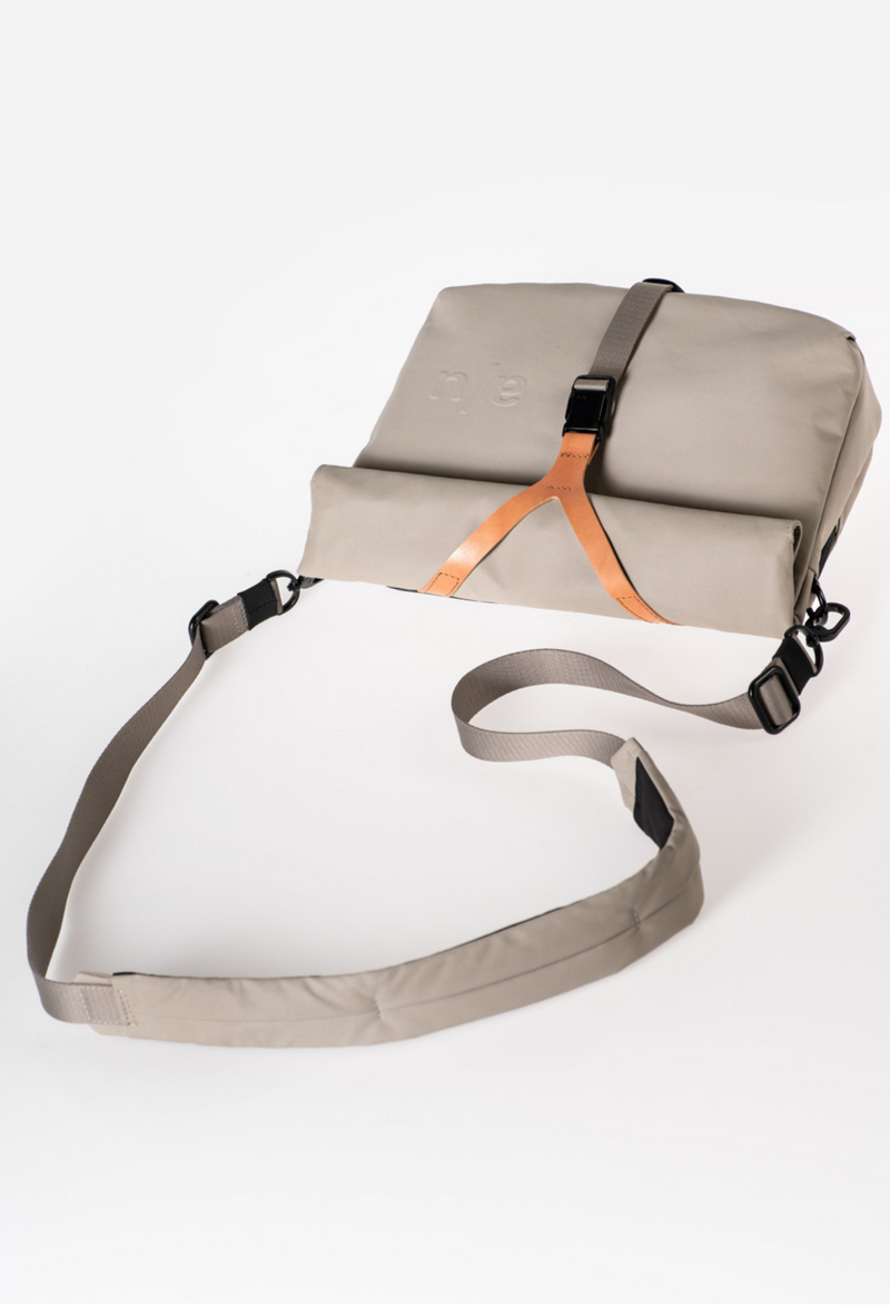 Aunts & Uncles Takahashi RE Überschlagtasche