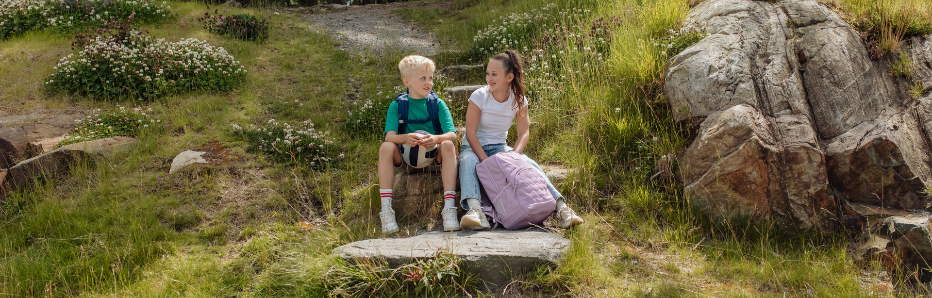Beckmann, Schulrucksäcke, Kinder, bunte Rucksäcke, Natur, Wiese, Sommer, Abenteuerlust