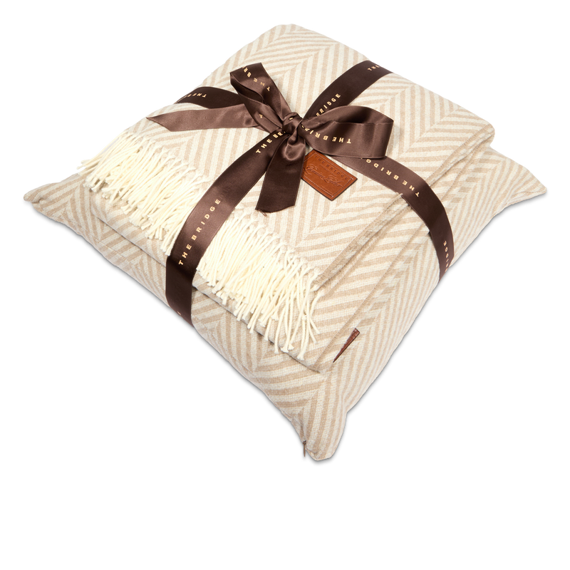 The Bridge Kissen und Decke