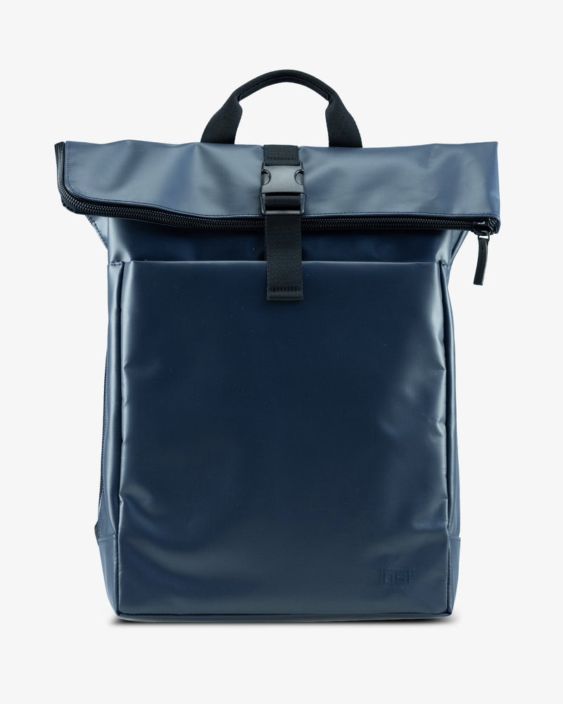 Jost Tolja mit Überschlag Rucksack