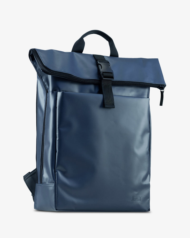 Jost Tolja mit Überschlag Rucksack