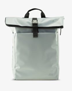 Jost Tolja mit Überschlag Rucksack