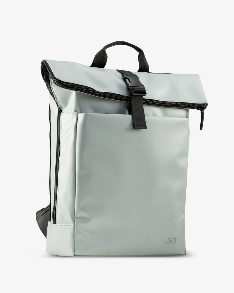 Jost Tolja mit Überschlag Rucksack