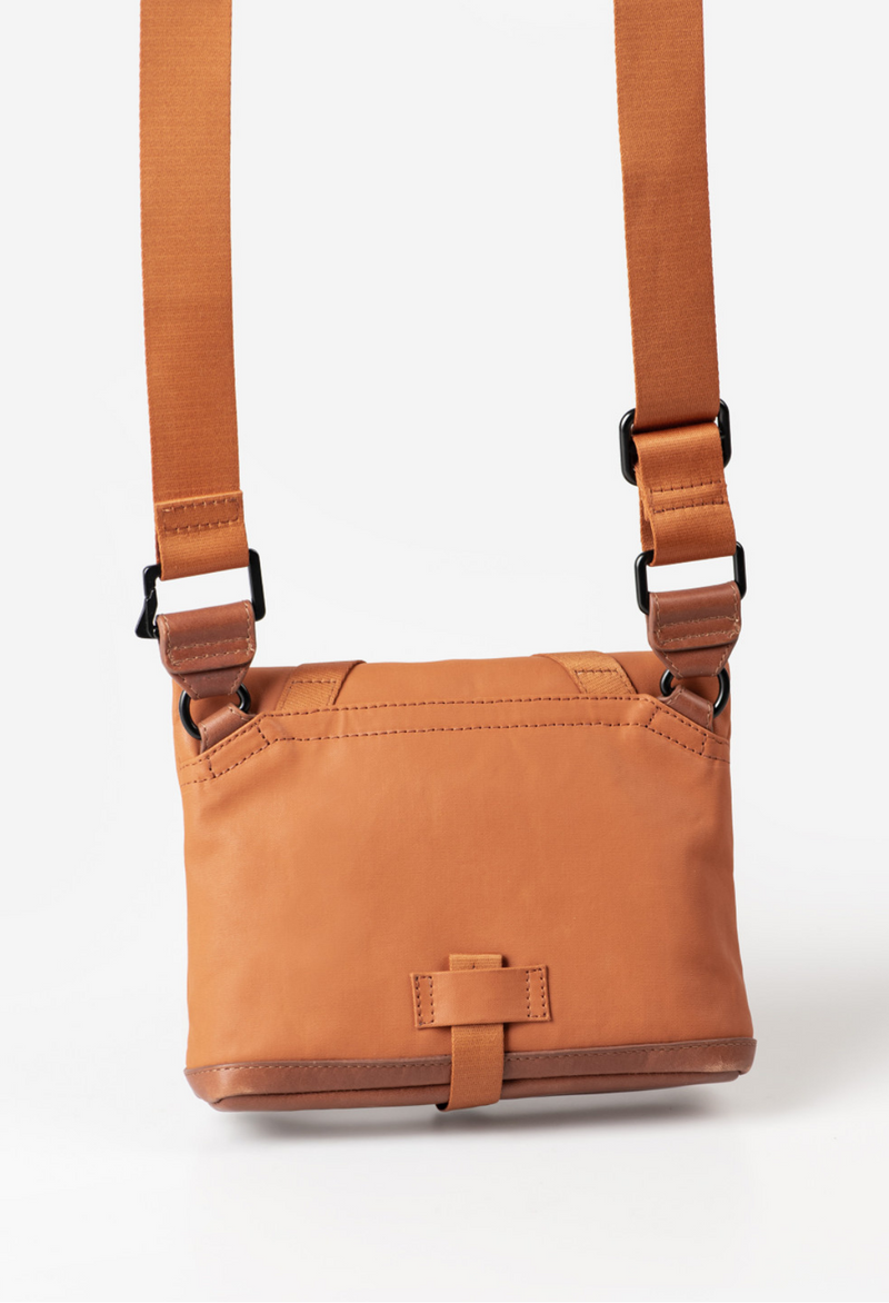 Aunts & Uncles Tsu Gürteltasche