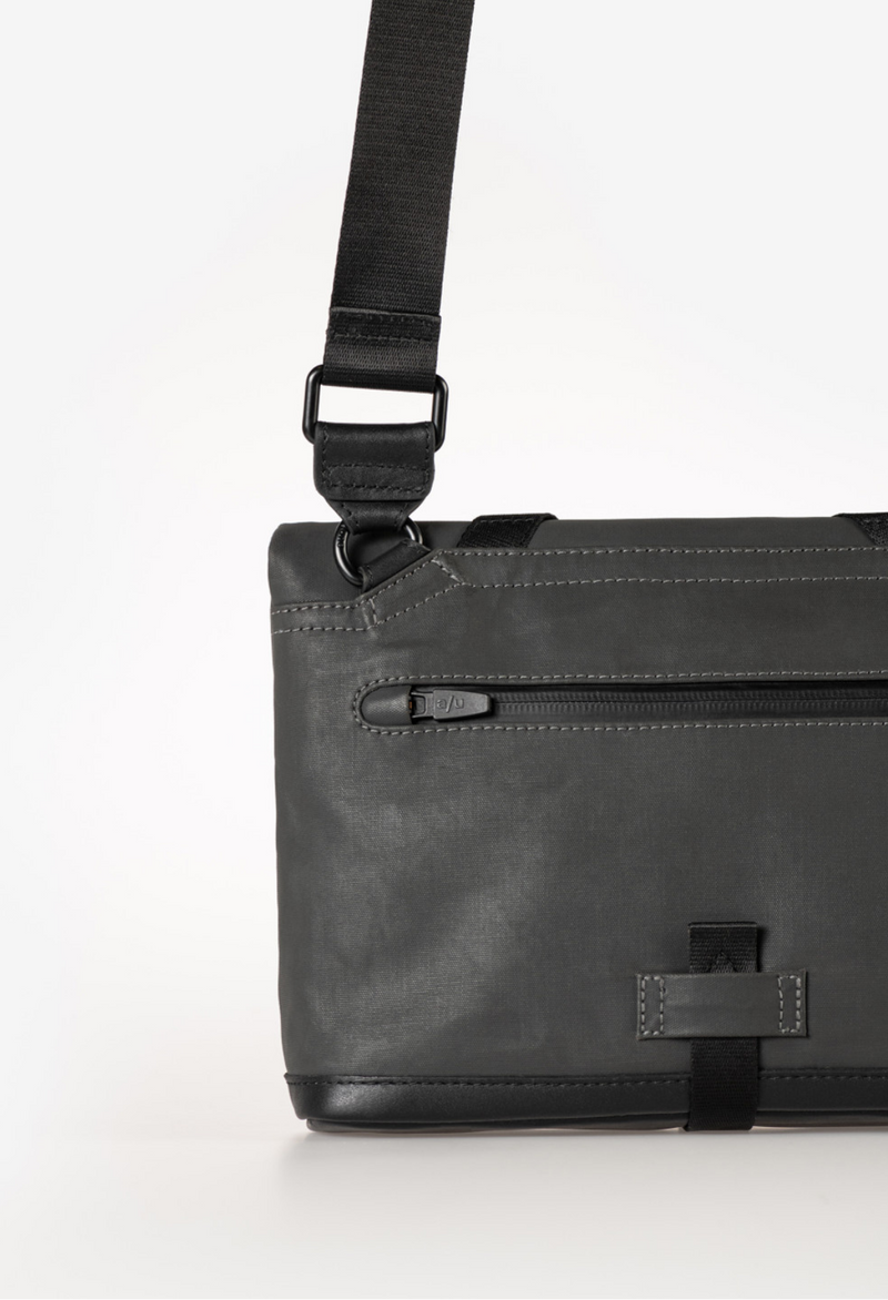 Aunts & Uncles Yao Überschlagtasche