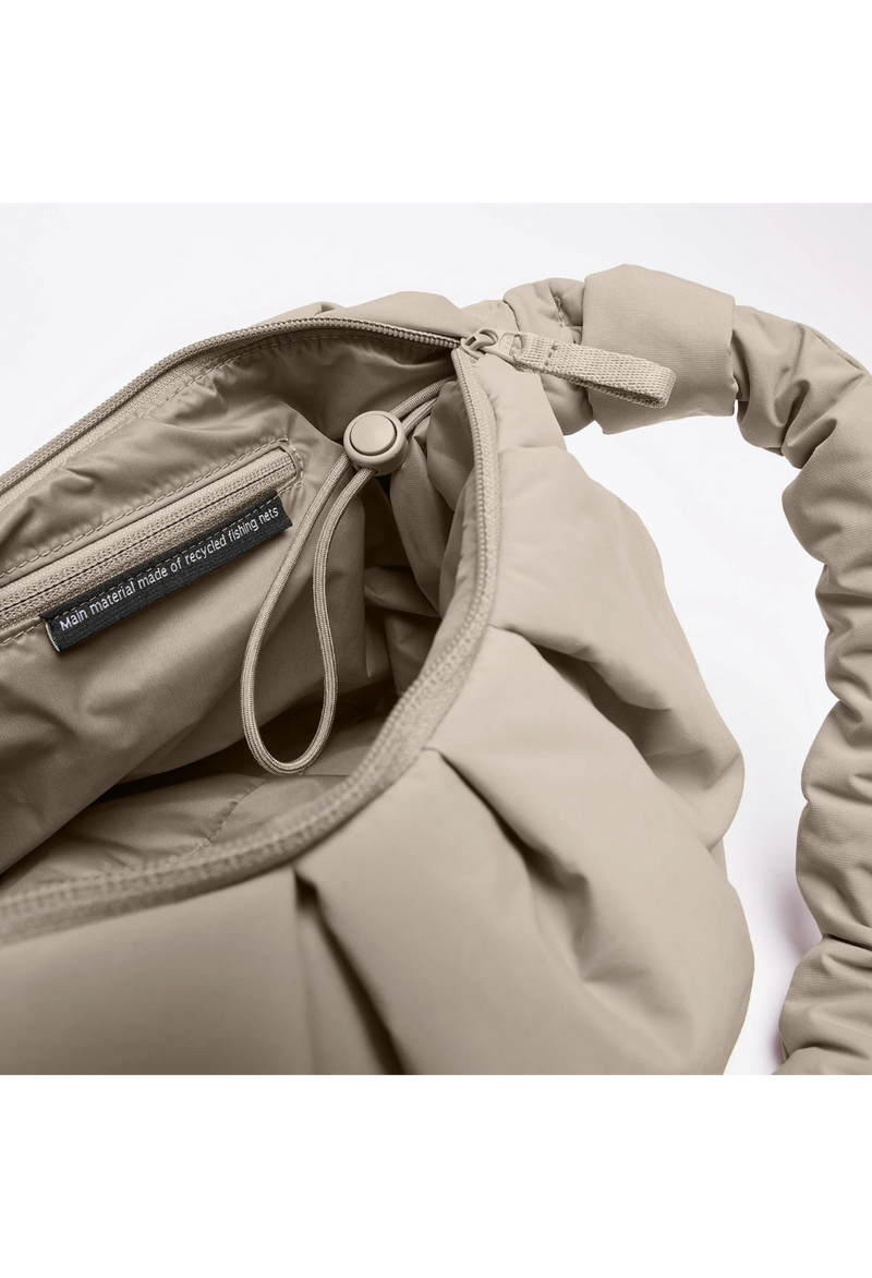 Got Bag Pleat Moon Bag Monochrome