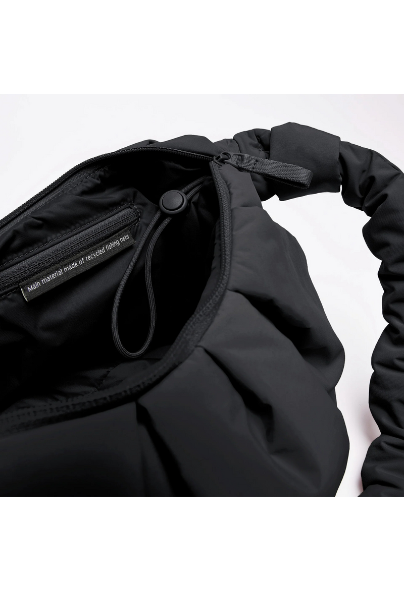 Got Bag Pleat Moon Bag Monochrome