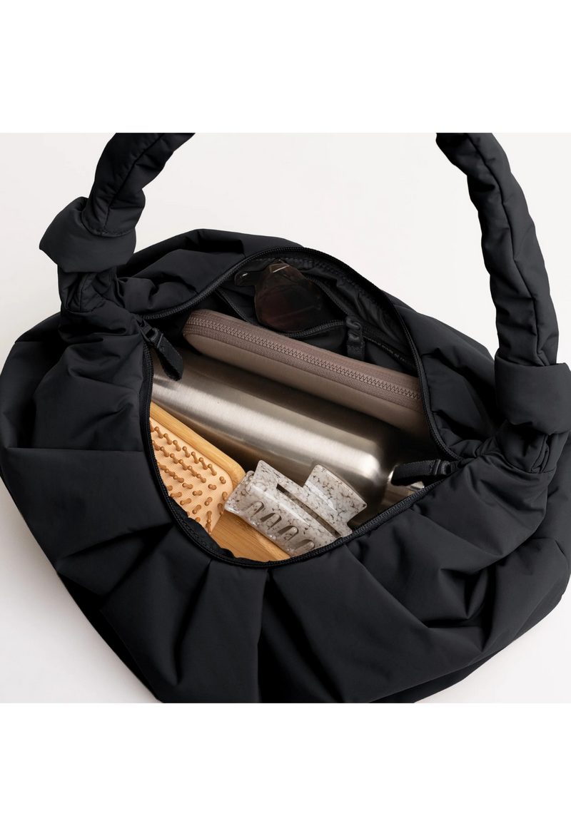 Got Bag Pleat Moon Bag Monochrome