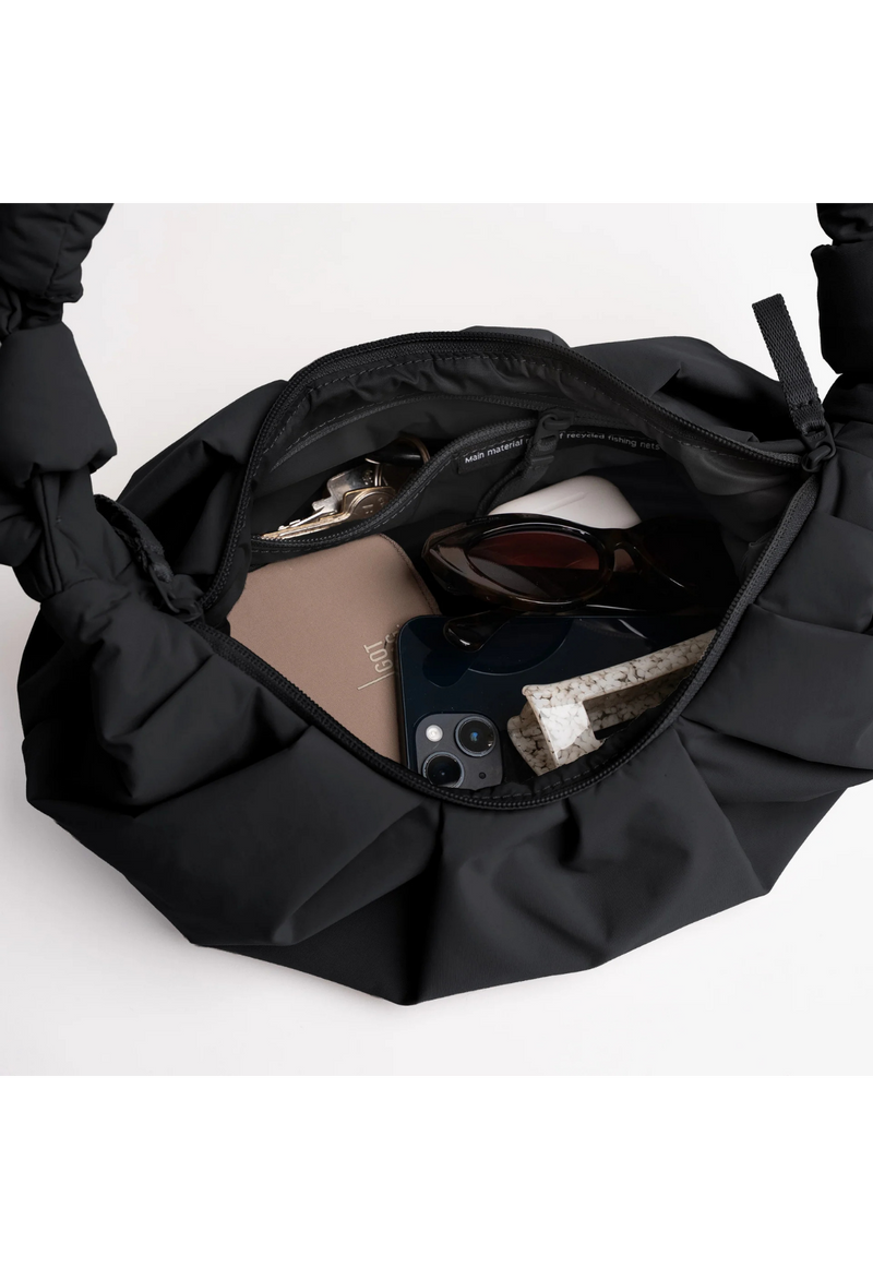 Got Bag Pleat Moon Bag Monochrome