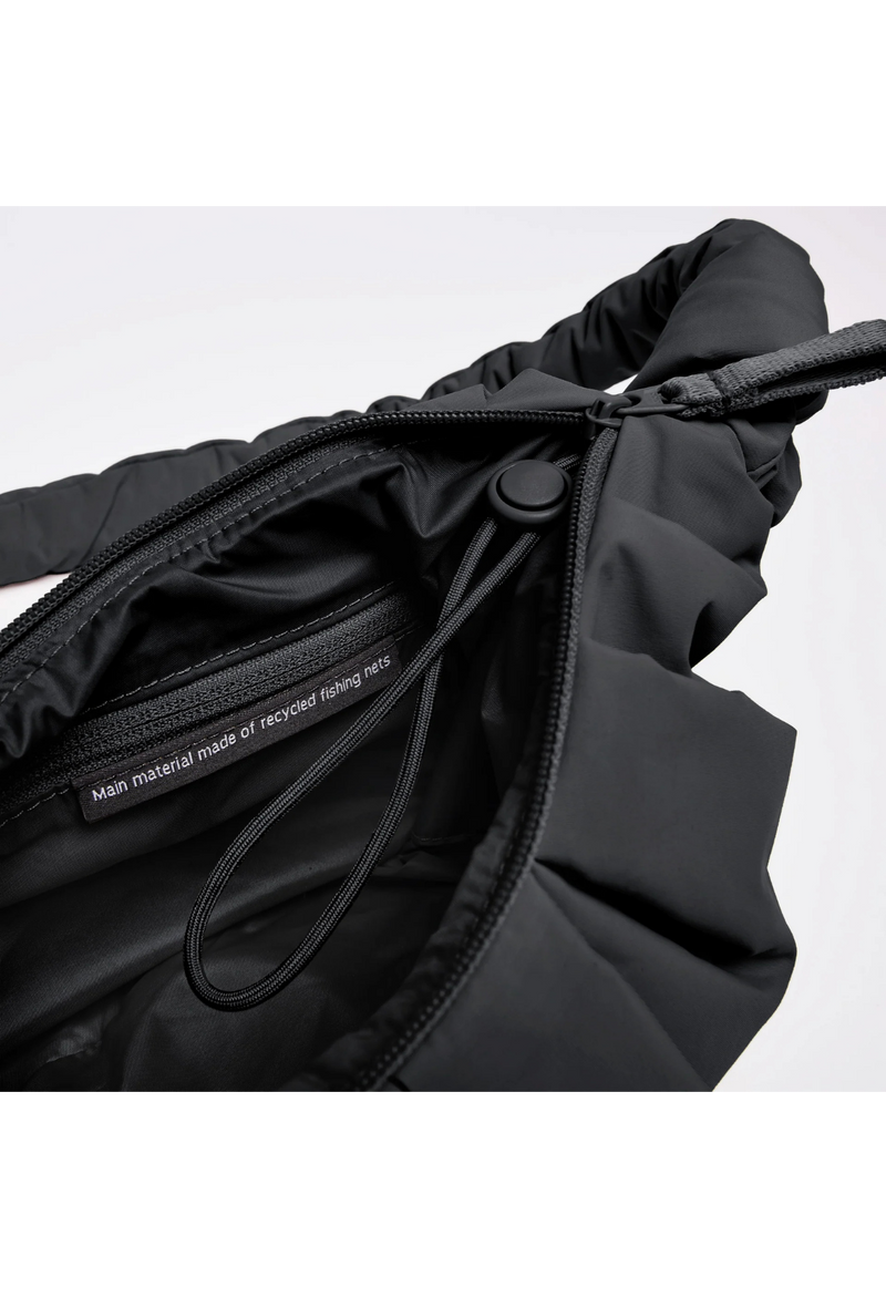 Got Bag Pleat Moon Bag Monochrome