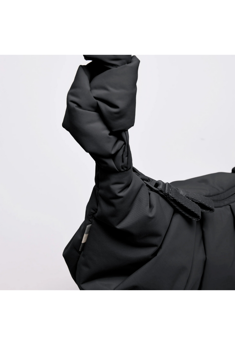 Got Bag Pleat Moon Bag Monochrome