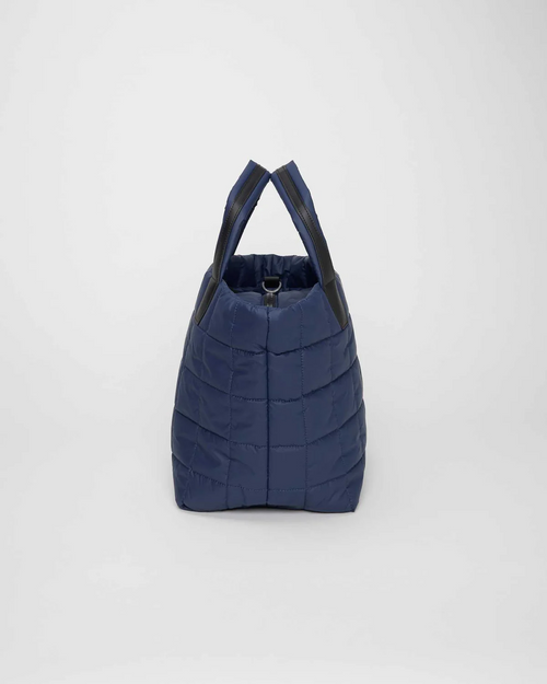 Blau / M