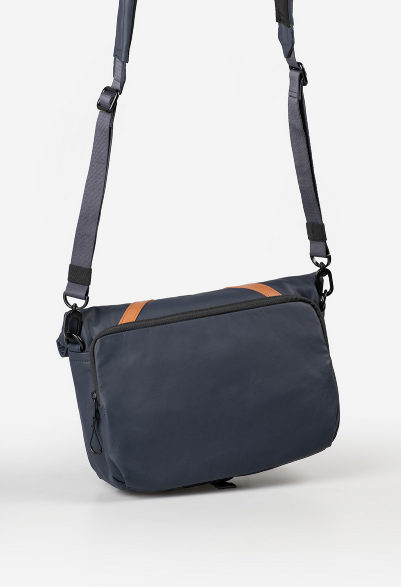 Aunts & Uncles Takashi RE Überschlagtasche
